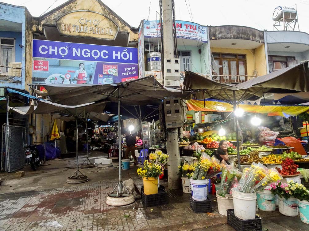 chợ trung tâm thương mại thị trấn huyện ngọc hồi kon tum việt nam